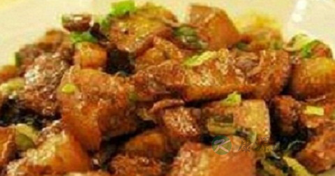 咸菜焖猪肉什么时候放调料 咸菜焖猪肉什么时候放调料