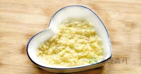 蒜泥炒生菜放酱油吗 蒜泥炒生菜放酱油吗